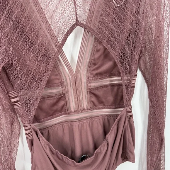 Lulu’s Casita dusty rose Sheer Lace Long Sleeve Bodysuit Sheer Lace Bodysuit L - Picture 4 of 16